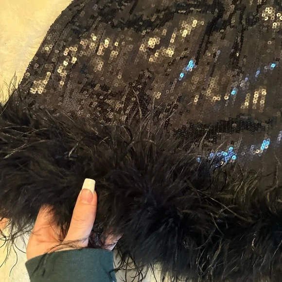 Miss Lola Black feather trim sequin skirt - Picture 5 of 14